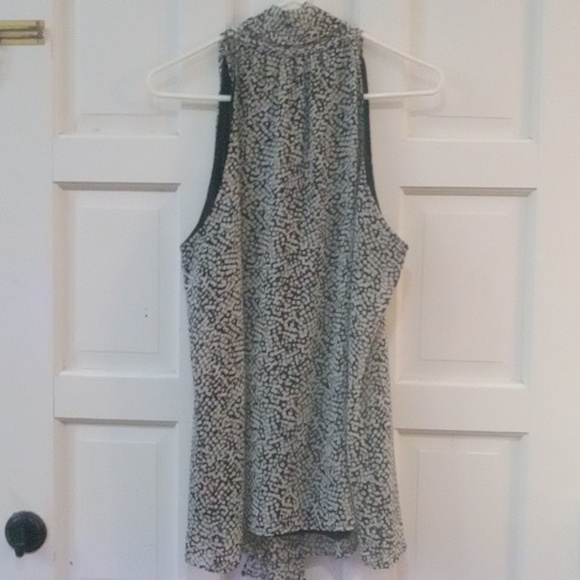 Old Navy Wide Sleeveless Top - Picture 6 of 15